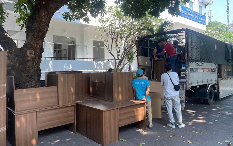 Thuê Xe Tải Thùng 6M Chuyển Hàng Nệm, Tủ, Ghế, Giường Kích Thước Lớn