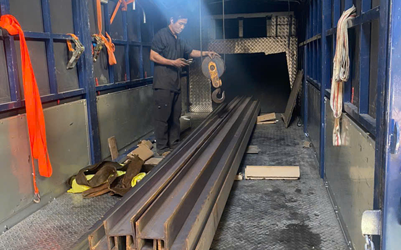 Thuê Xe Tải 6 Mét Chở Nhôm, Sắt Nguyên Cây Dài – Giao Hàng Nhanh Chóng