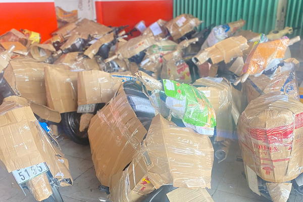 Thuê xe tải bàn nâng chở nhiều xe máy